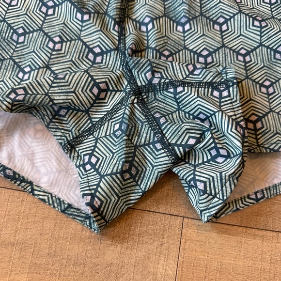 Carve Designs Borneo Shorts Womens Small Quick Dry UPF geometric design Coconut - Picture 6 of 9